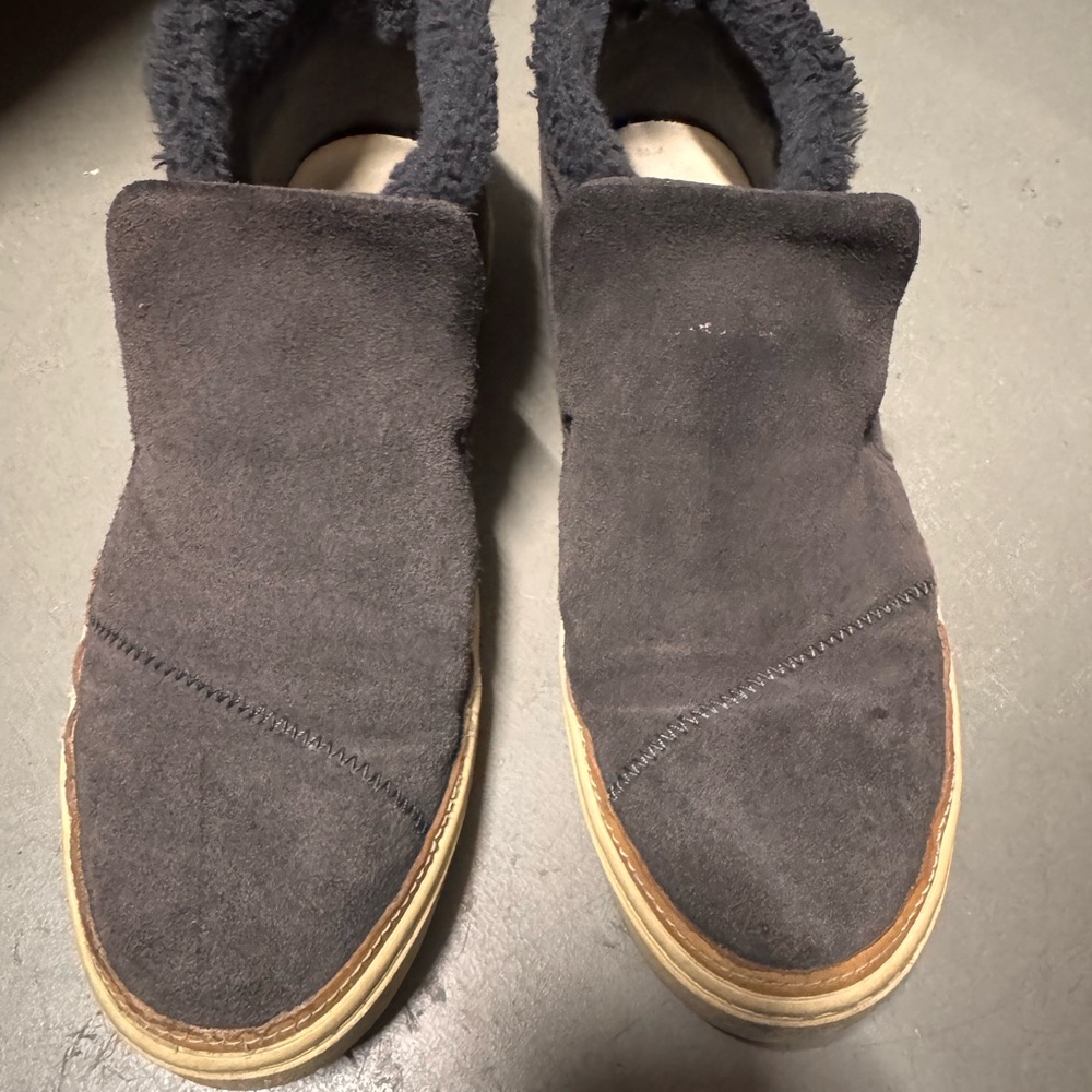 Women’s Toms Casual Slip-On Suede Shoes in Dark Gray